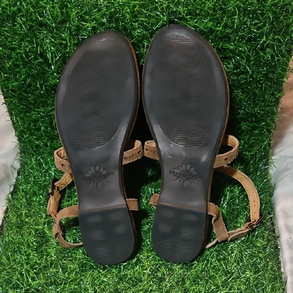 rare Yellow Box Boho Dark Brown Strappy Sandals womens size 8.5 festival - Picture 3 of 6